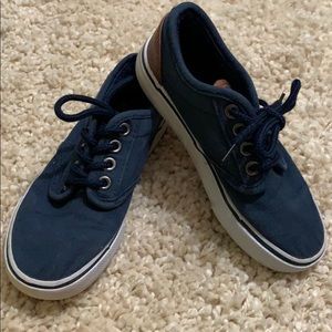 Boys  Austin Tradings Co canvas shoes size 11